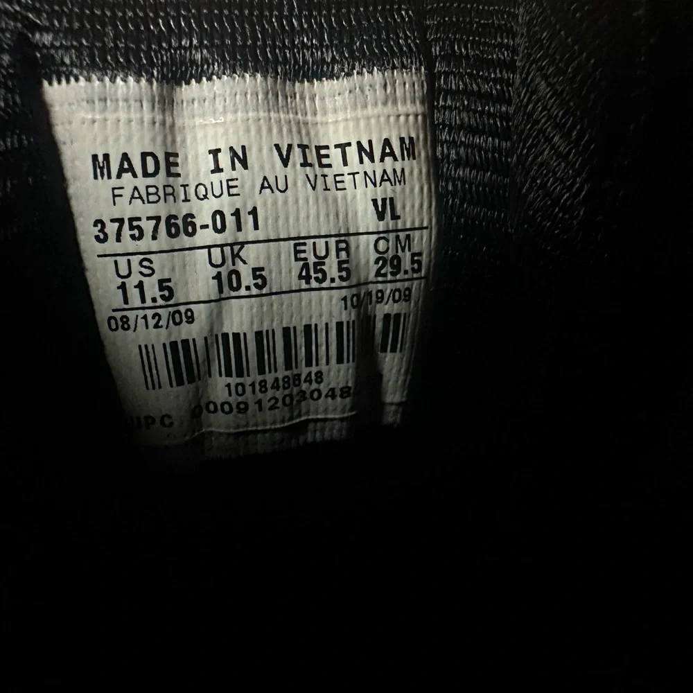 Nike Men's Black‎ and Silver Athletic Sneakers